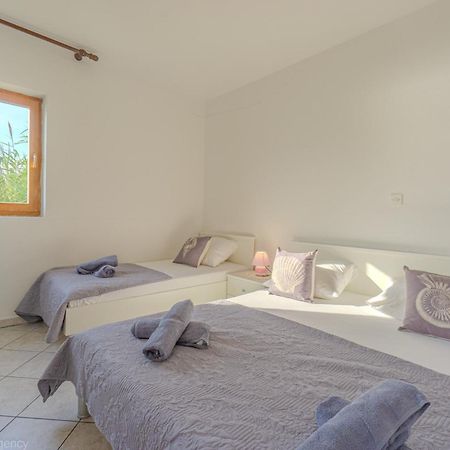 Appartamento Bepic Quiet Location On A Beautiful Bay Metajna Esterno foto