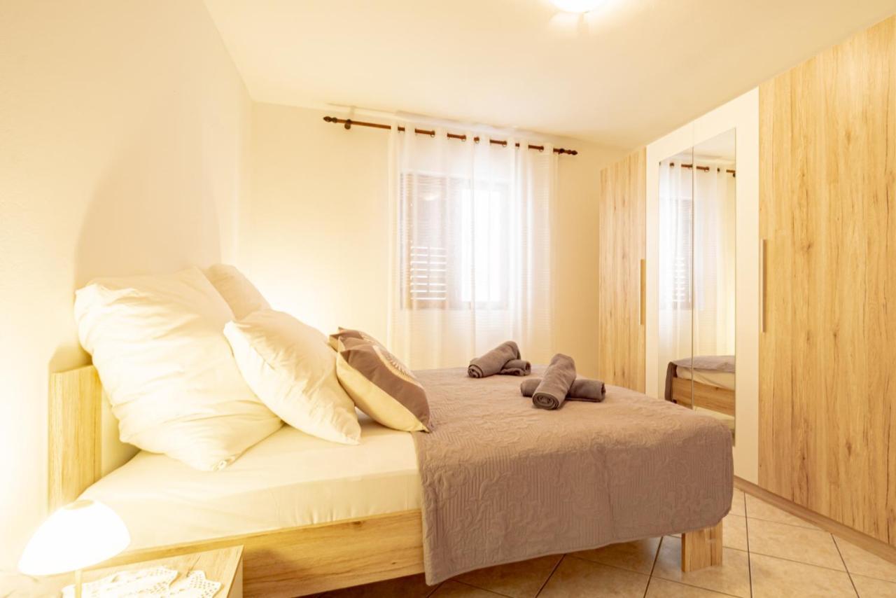 Appartamento Bepic Quiet Location On A Beautiful Bay Metajna Esterno foto